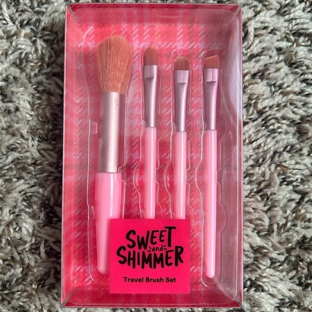 Sweet & Shimmer Travel Brush Set – New